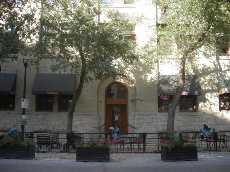 Patio on Osborne, summer afternoon